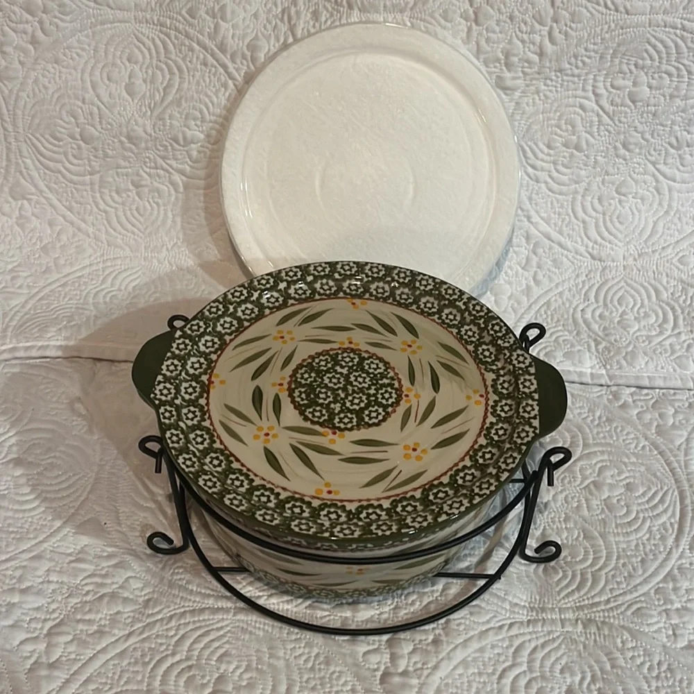 Temptations Old World 2 quart dish with‎ box